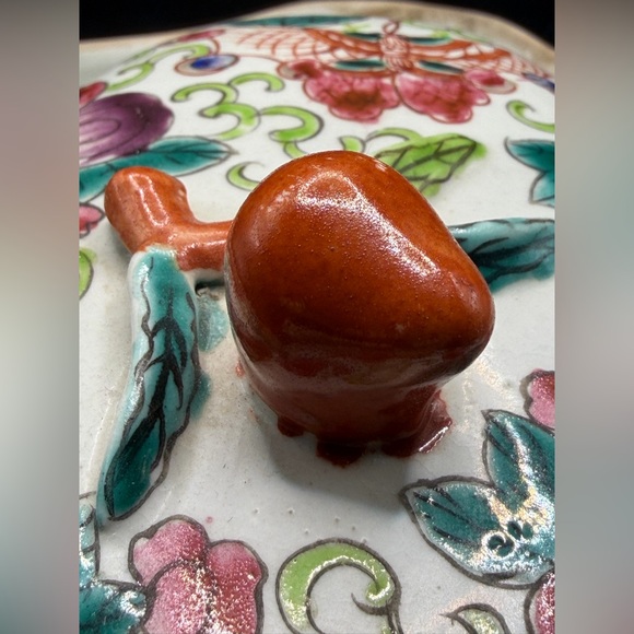 Vintage Chinese Quatrefoil Porcelain Trinket Box Famille Rose Lidded Dish - Picture 12 of 16